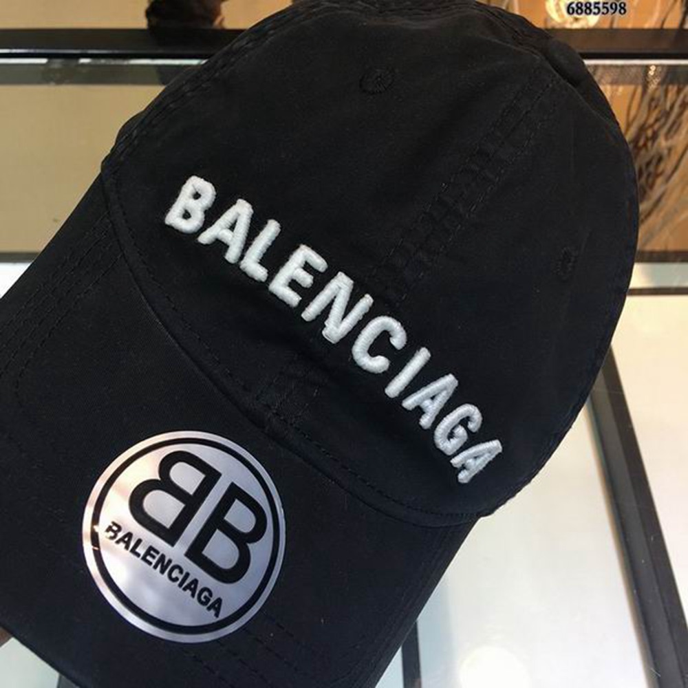 Ba*len*cia*ga hat